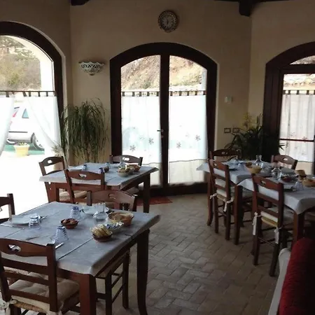 伊尔卡萨莱圣马蒂诺乡村民宿 3* 诺尔恰