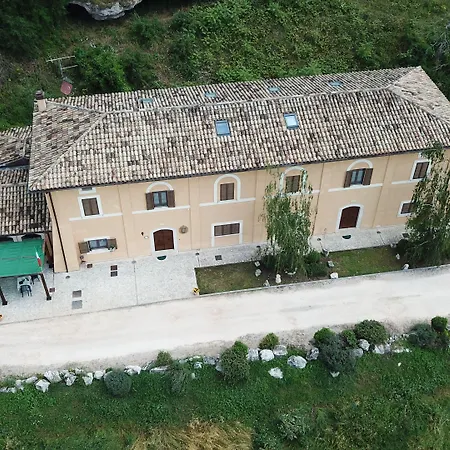 伊尔卡萨莱圣马蒂诺乡村民宿 住宿加早餐酒店 诺尔恰